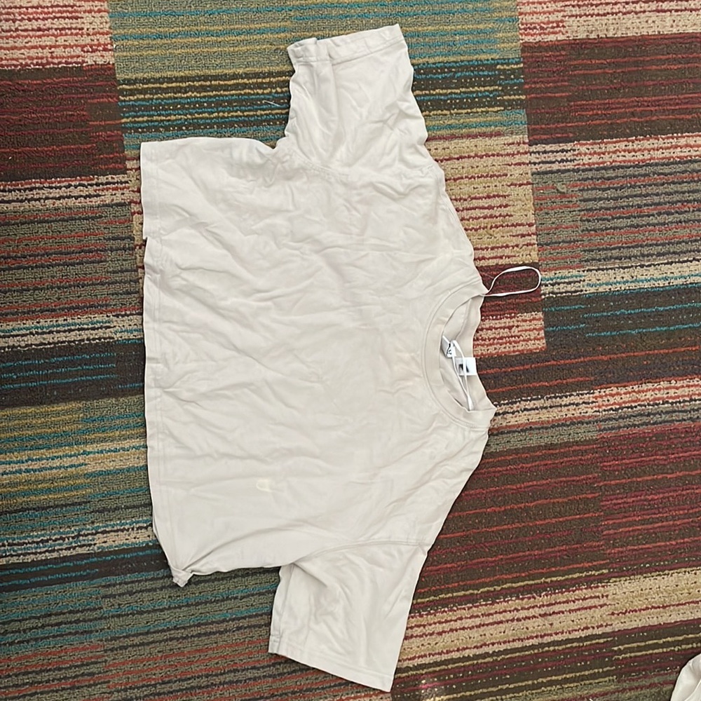 I’m selling a size M crop top tan shirt from H&M